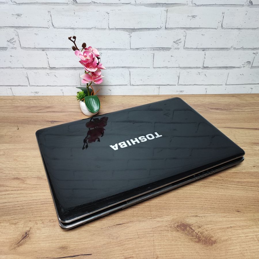 Ноутбук Б/В Toshiba Satellite P500-1D7, Intel Core i7-740QM, DDR3 8GB, HDD 500GB, NVIDIA GeForce 330M, 10"