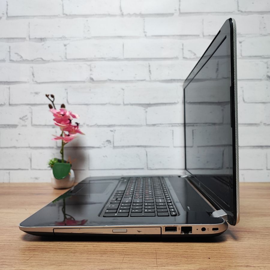 Ноутбук Б/В HP Pavilion 17, AMD A4-5000, DDR3 8 GB, SSD 256GB, AMD Radeon HD 8330, 17" HD [ProductHub SKU HP129]