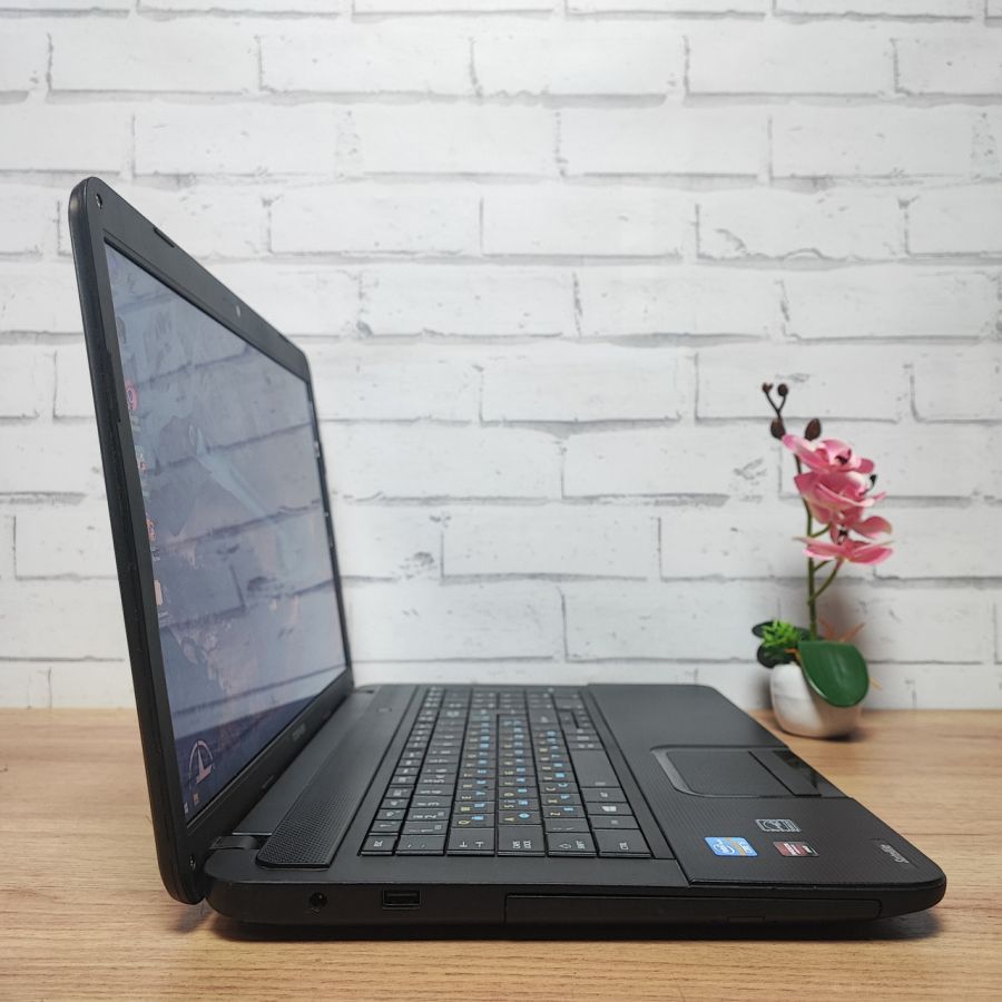 Ноутбук Б/В Toshiba Satellite C870-190 17, Intel Core i5-3210M, DDR3 8 GB, SSD 128GB, AMD Radeon HD 7500, 17.3" HD [ProductHub SKU T6]