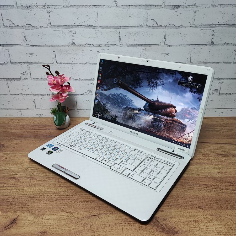 Ноутбук Б/В Toshiba Satellite L775-12T, Intel Core i5-2520M, DDR3 8GB, SSD 128GB, NVIDIA GeForce GT 525M 1GB, 17"