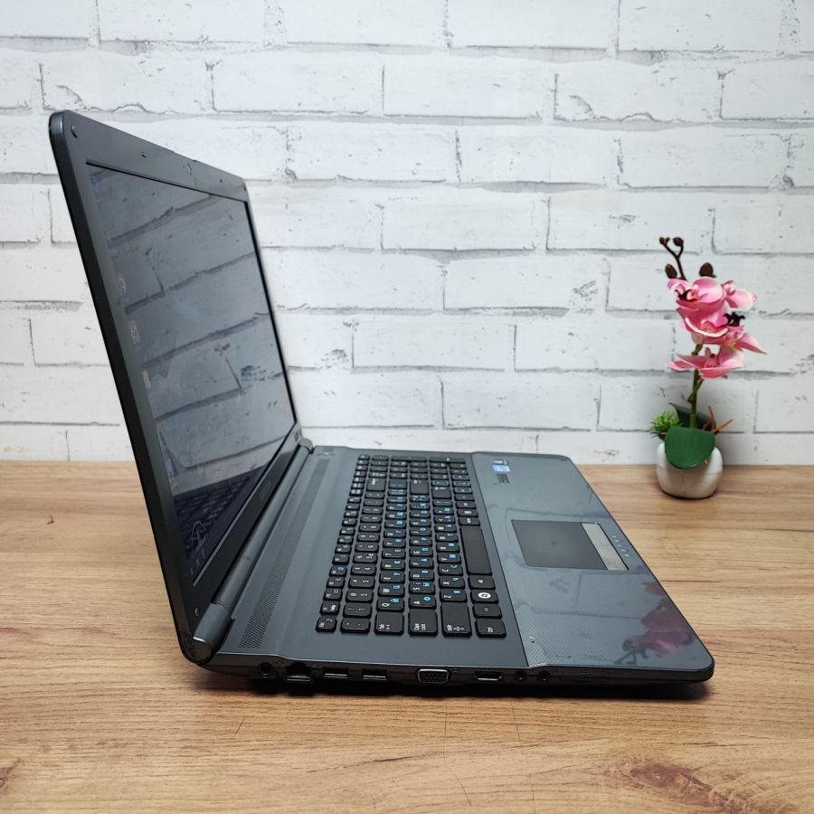 Ноутбук Б/В Samsung NP-RC720, Intel Core i5-2410M, DDR3 8 GB, SSD 256GB, NVIDIA GeForce GT 520M, 17.3" [ProductHub SKU S5]