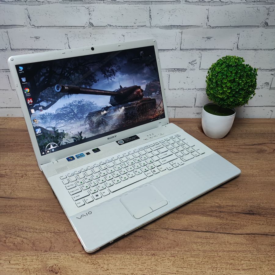 Уцінка! Ноутбук Б/В Sony PCG-91211M, Intel Core i3-2330M, DDR3 8 GB, SSD 120GB, NVIDIA GeForce 410M 1Gb, 18.4" [ProductHub SKU Sony3]