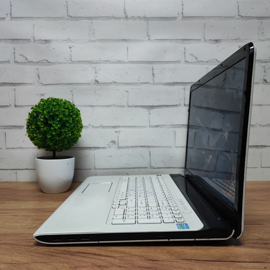 Ноутбук Б/В Sony SVE171E11M, Intel Core i3-3110M, DDR3 8 GB, SSD 120GB, AMD Radeon HD 7500M 1Gb, 17.3" HD [ProductHub SKU Sony4]