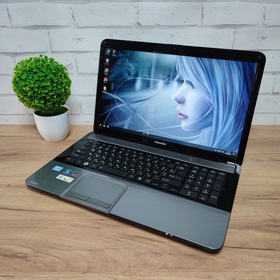 Ноутбук Б/В Toshiba Satellite L875-S7209, Intel Core i3-2370M, DDR3 8 GB, SSD 128GB, 17.3" HD [ProductHub SKU T8]