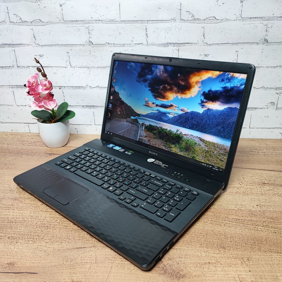 Ноутбук Б/В Sony PCG-91211M, Intel Core i3-2430M, DDR3 8 GB, SSD 128GB, NVIDIA GeForce 410M 1Gb, 18.4" [ProductHub SKU Sony8]
