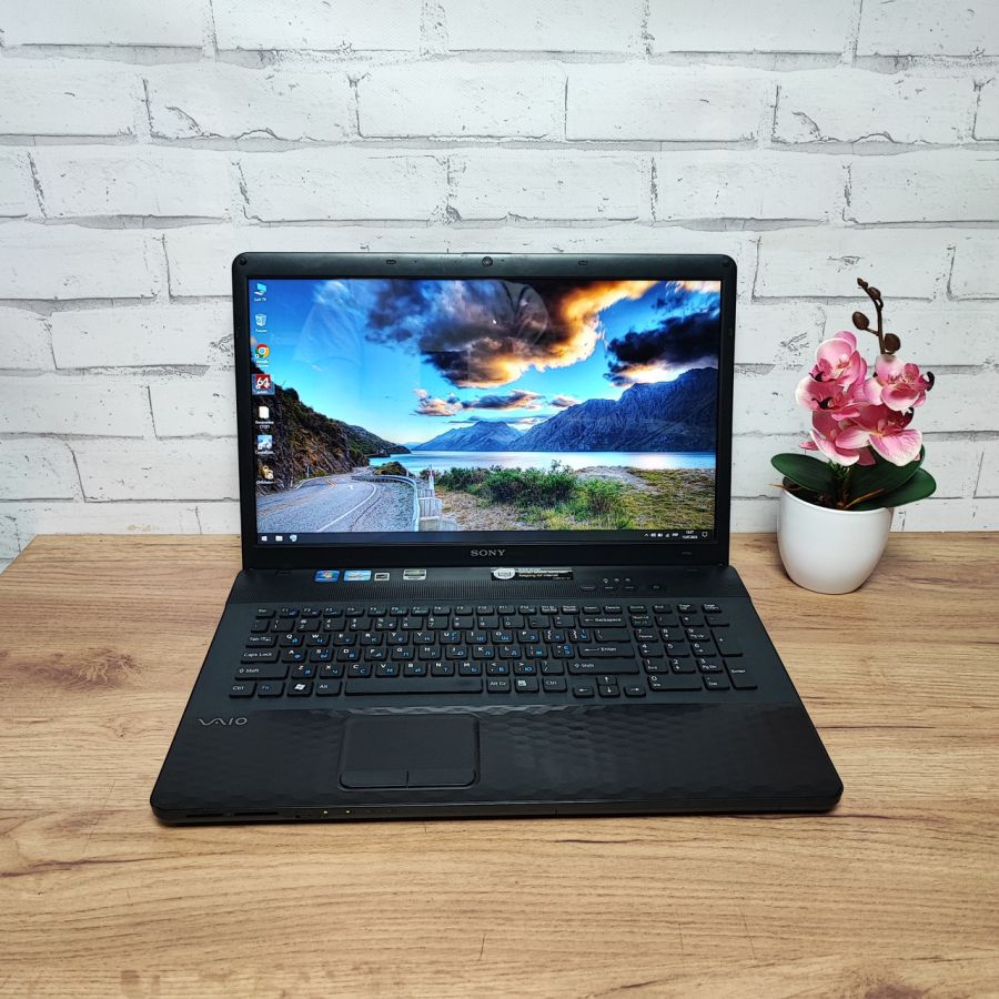 Ноутбук Б/В Sony PCG-91211M, Intel Core i3-2430M, DDR3 8 GB, SSD 128GB, NVIDIA GeForce 410M 1Gb, 18.4" [ProductHub SKU Sony8]