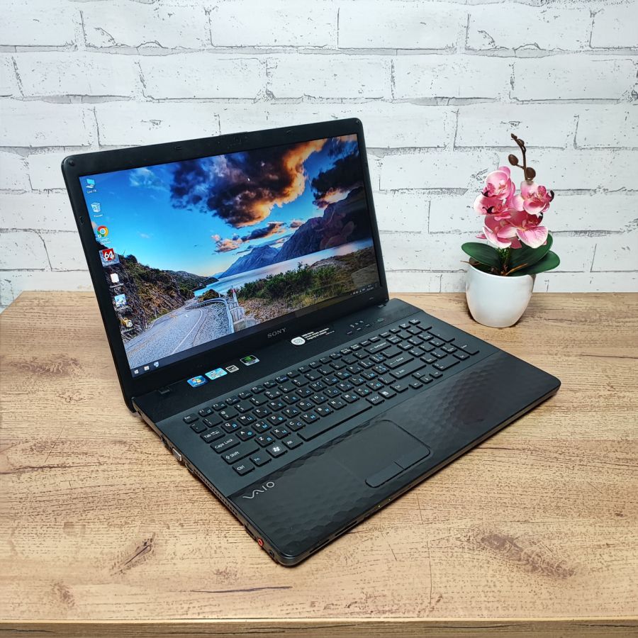 Ноутбук Б/В Sony PCG-91211M, Intel Core i3-2430M, DDR3 8 GB, SSD 128GB, NVIDIA GeForce 410M 1Gb, 18.4" [ProductHub SKU Sony8]