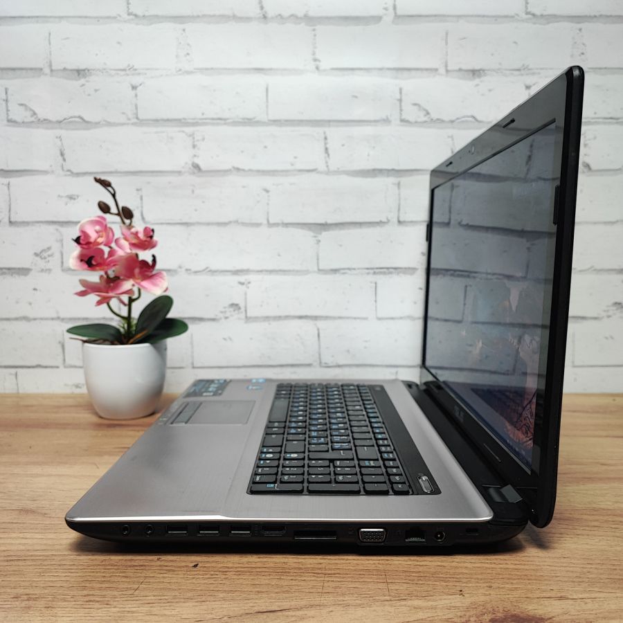 Ноутбук Б/В ASUS X73E, Intel Core i3-2310M, DDR3 8 GB, SSD 128GB + HDD 500GB, 17.3" HD [ProductHub SKU Asus41]