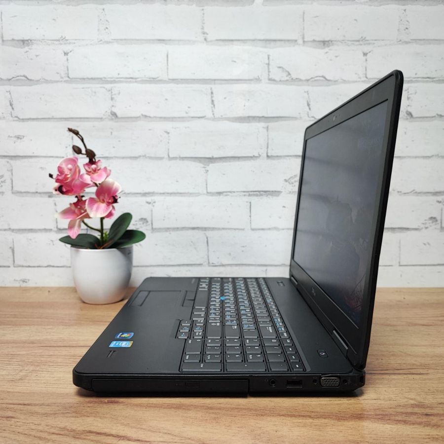 Ноутбук Б/В Dell Latitude E5540, Intel Core i7-4600U, DDR3 8GB, SSD 128GB, NVIDIA GeForce GT 720M 2GB, 15.6" Full HD
