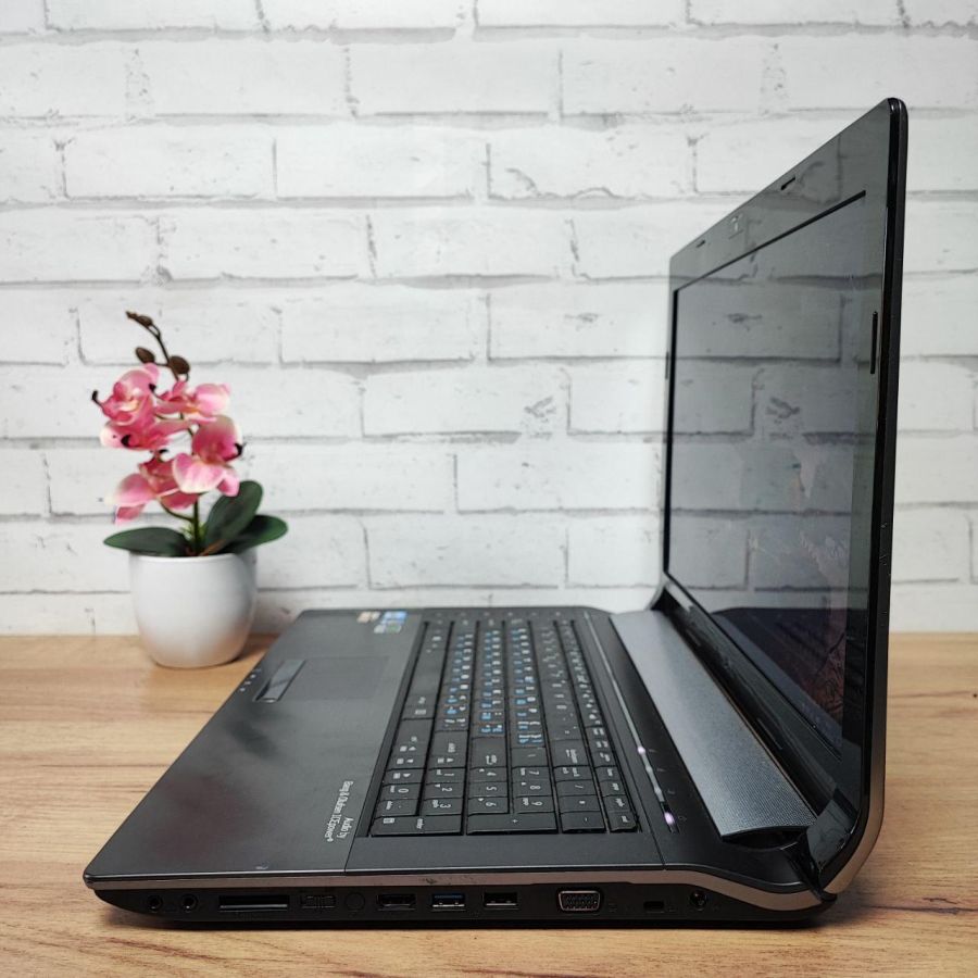Ноутбук Б/В ASUS N73S, Intel Core i7-2630QM, DDR3 12GB, SSD 128GB + HDD 250GB, NVIDIA GeForce GT 540M 1GB, 17"