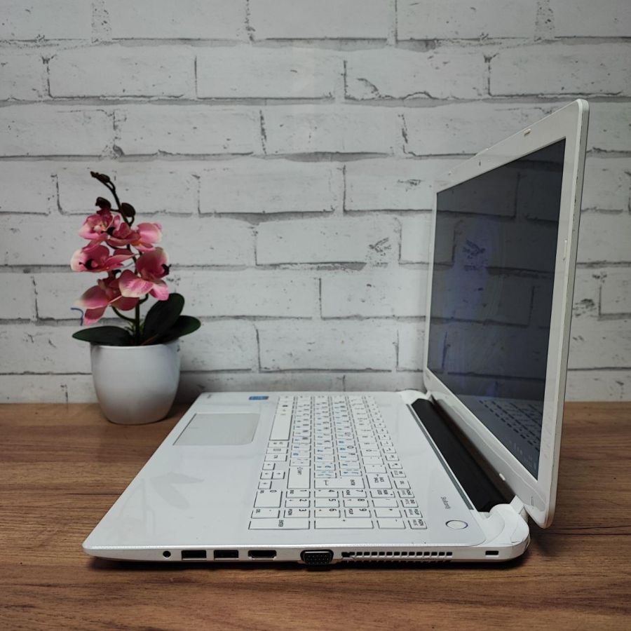Ноутбук Б/В Toshiba Satellite L50-B-18H, Intel Core i5-4200U, DDR3 8 GB, SSD 128GB, 15.6" HD [ProductHub SKU T67]