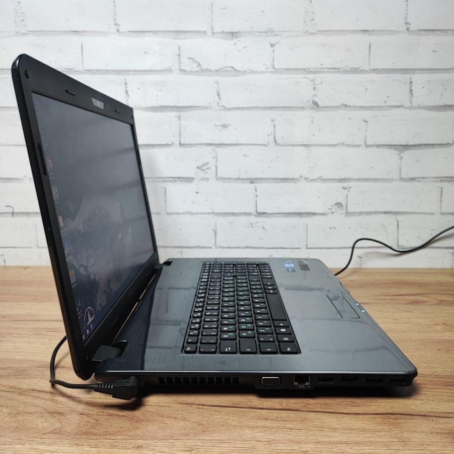 Ноутбук Б/В Medion Akoya P7812, Intel Core i5-2430M, DDR3 8 GB, SSD 128GB + HDD 500GB, NVIDIA GeForce GT555M 1Gb, 17.3" [ProductHub SKU M20]