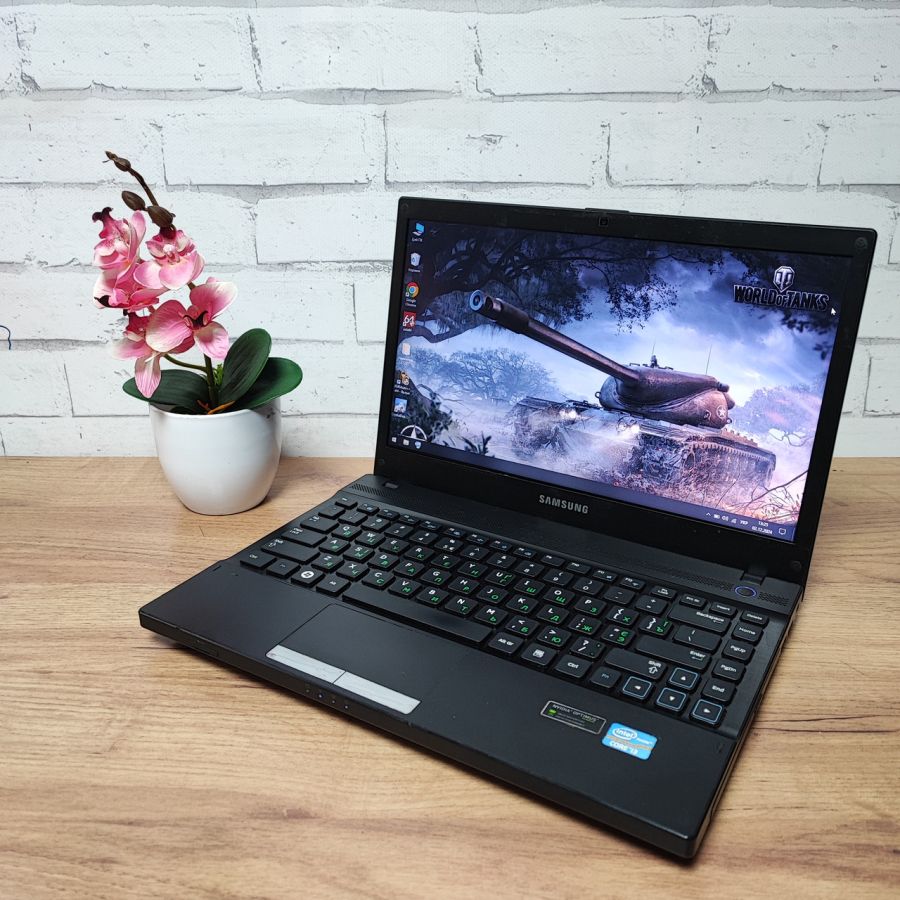 Ноутбук Б/В Samsung 300V, Intel Core i3-2310M, DDR3 8GB, SSD 256GB, NVIDIA GeForce GT 520M, 13"