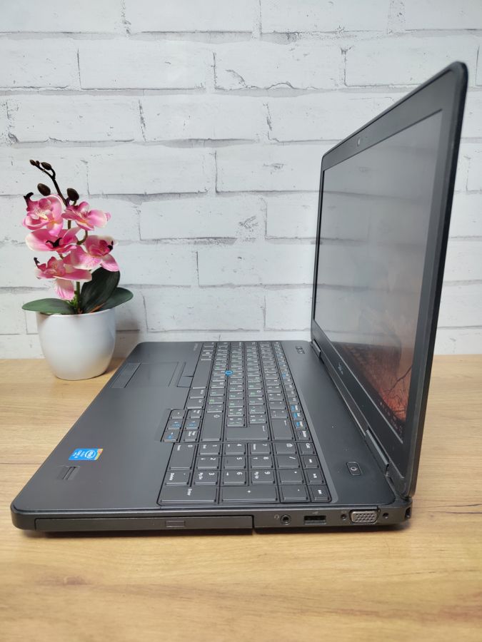 Ноутбук Б/В Dell Latitude E5540, Intel Core i5-4310U, DDR3 8GB, SSD 128GB, NVIDIA GeForce GT 720M, 15.6" Full HD