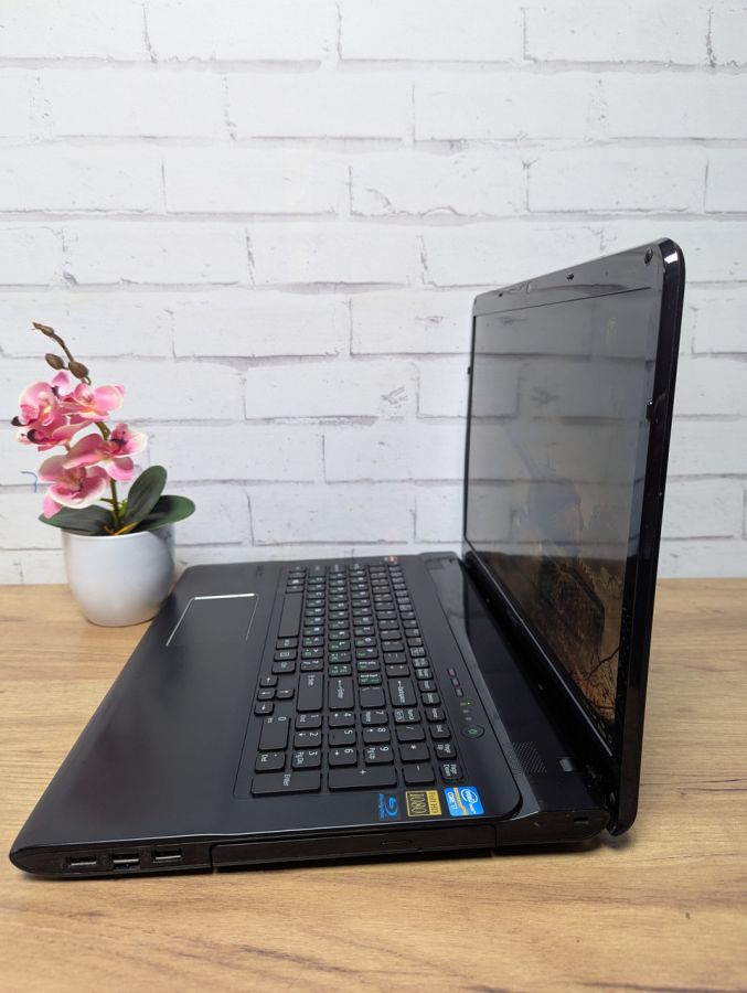 Ноутбук Б/В Sony SVE171E13M, Intel Core i7-3632MQ, DDR3 8 GB, SSD 256GB, AMD Radeon HD 7500M, 17" Full HD [ProductHub SKU Sony19]