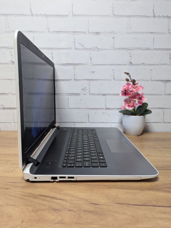 Ноутбук Б/В HP Pavilion 17, AMD A10, DDR3 8 GB, SSD 360GB, AMD Radeon R7 M360, 17" Full HD [ProductHub SKU HP284]