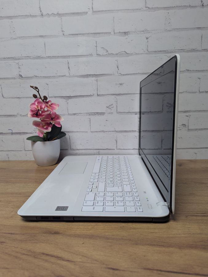 Уцінка! Ноутбук Б/В Sony SVF153A1YM, Intel Core i5-4200U, DDR3 8 GB, SSD 256GB, GT 740M 2GB, 15.6" [ProductHub SKU Sony23]
