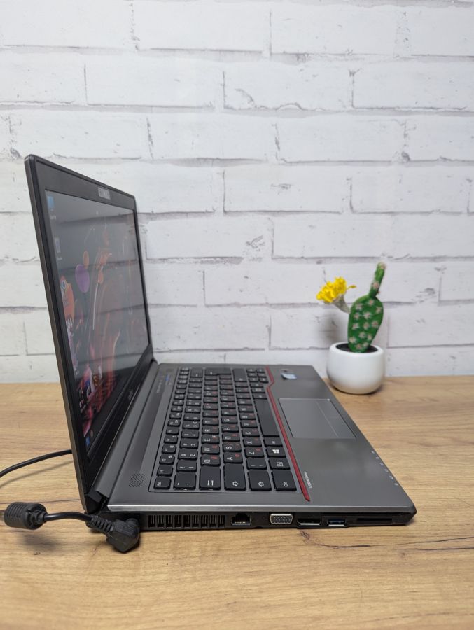 Уцінка! Ноутбук Б/В Fujitsu E745, Intel Core i5-5300U, DDR3 8 GB, SSD 128GB, 14" HD [ProductHub SKU F102]