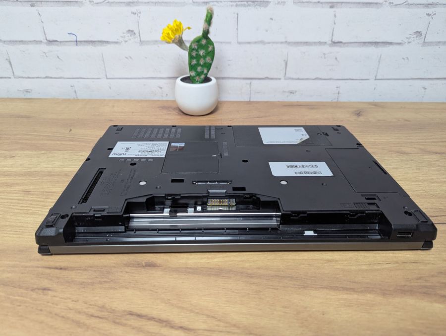 Уцінка! Ноутбук Б/В Fujitsu E745, Intel Core i5-5300U, DDR3 8 GB, SSD 128GB, 14" HD [ProductHub SKU F102]