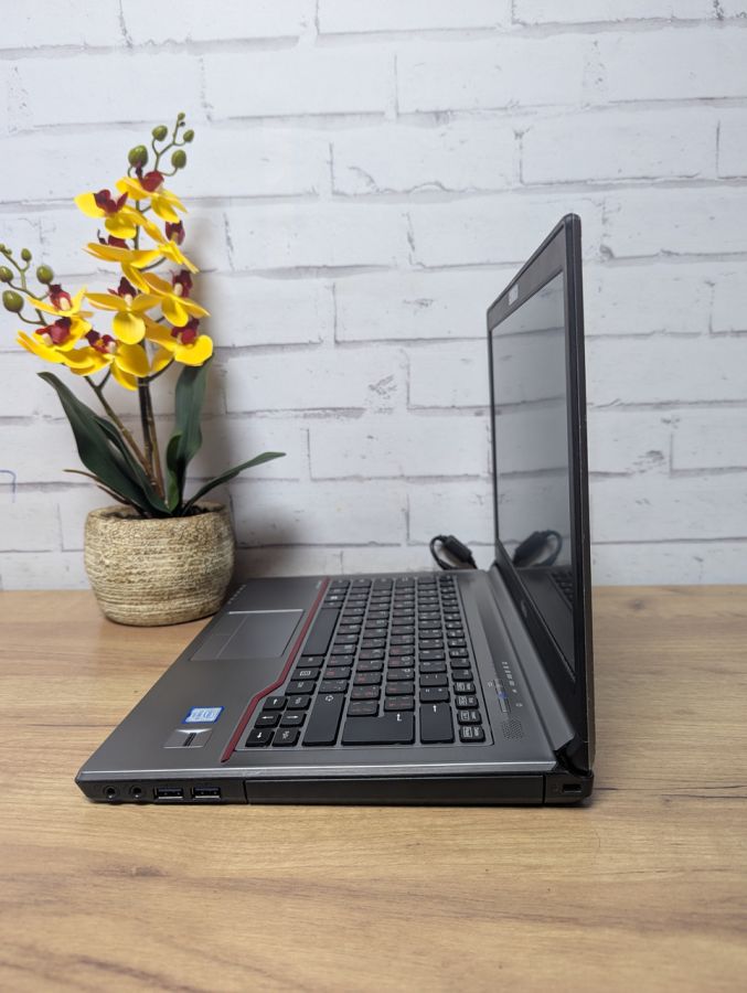 Ноутбук Б/В Fujitsu E746, Intel Core i5-6200U, DDR3 8GB, SSD 128GB, 14" HD [ProductHub SKU F124]