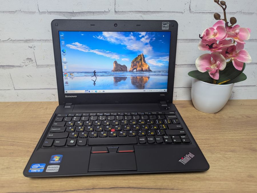 Ноутбук Б/В Lenovo ThinkPad X121E, Intel Core i3-2367M, DDR3 8 GB, SSD 128GB, 11.6" HD [ProductHub SKU L153]