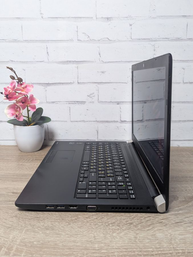 Ноутбук Б/В Toshiba Satelite Pro R50-B, Intel Core i3-4005U, DDR3 4 GB, SSD 128GB, 15.6" HD [ProductHub SKU T82]