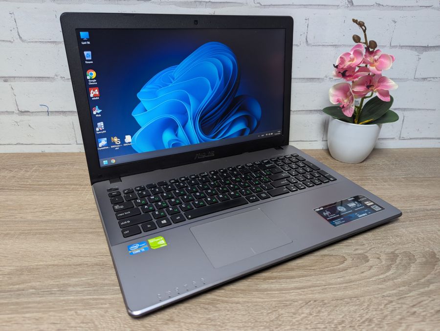 Уцінка! Ноутбук Б/В ASUS X550C, Intel Core i5-3337U, DDR3 8 GB, SSD 256GB, GT 720M 2 Gb, 15.6" [ProductHub SKU Asus109]