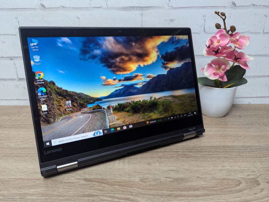Ноутбук Б/В Lenovo Yoga 370, Intel Core i5-7200U, DDR4 8GB, SSD 128GB, 14" Full HD Сенсор