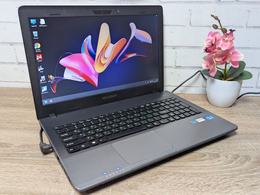 Уцінка! Ноутбук Б/В Medion Akoya P6640, Intel Core i3-3120M, DDR3 8 GB, SSD 256GB, GT 740M, 15.6" [ProductHub SKU M22]