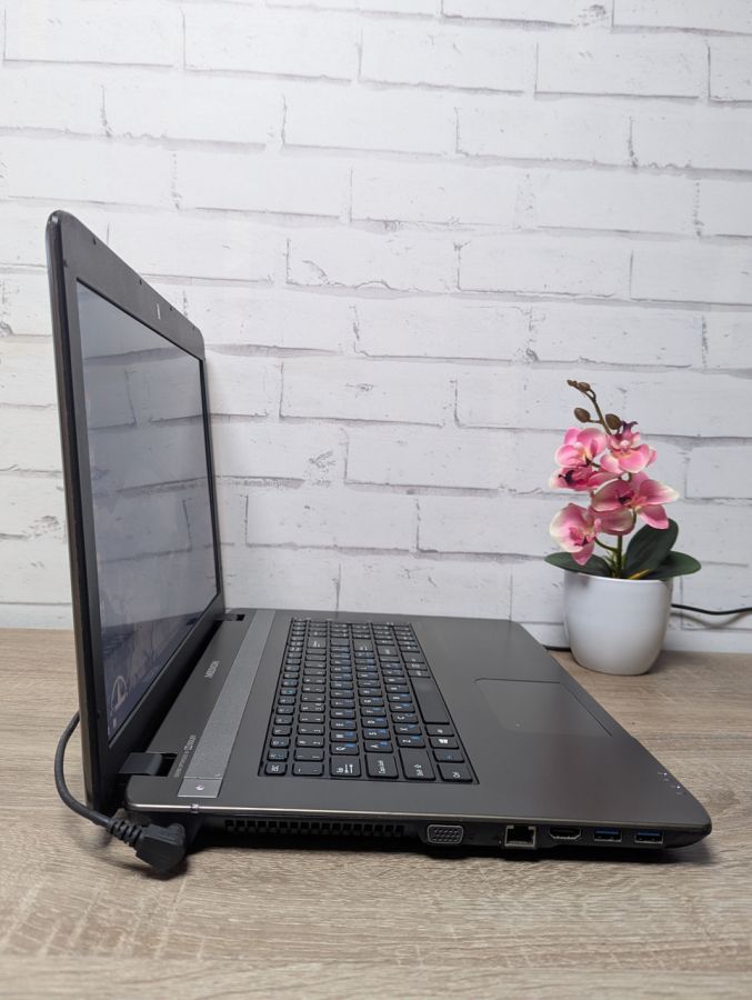 Уцінка! Ноутбук Б/В Medion Akoya P7632, Intel Core i5-4210M, DDR3 12 GB, SSD 512GB, NVIDIA GeForse 825M 1Gb, 17.3" [ProductHub SKU M26]