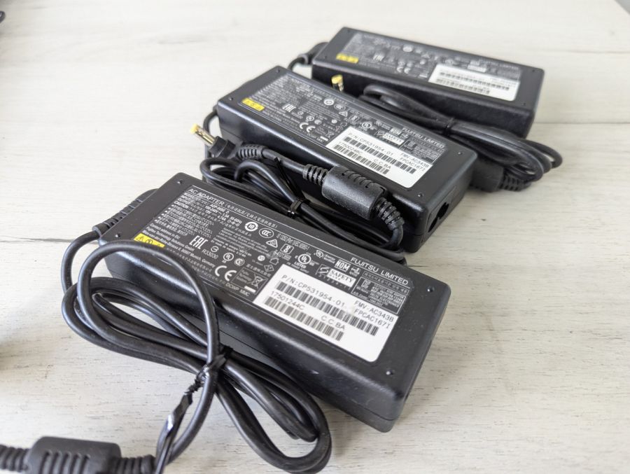 Б/В Fujitsu 5.5x2.5 19V 90w [ProductHub SKU F55_90w]