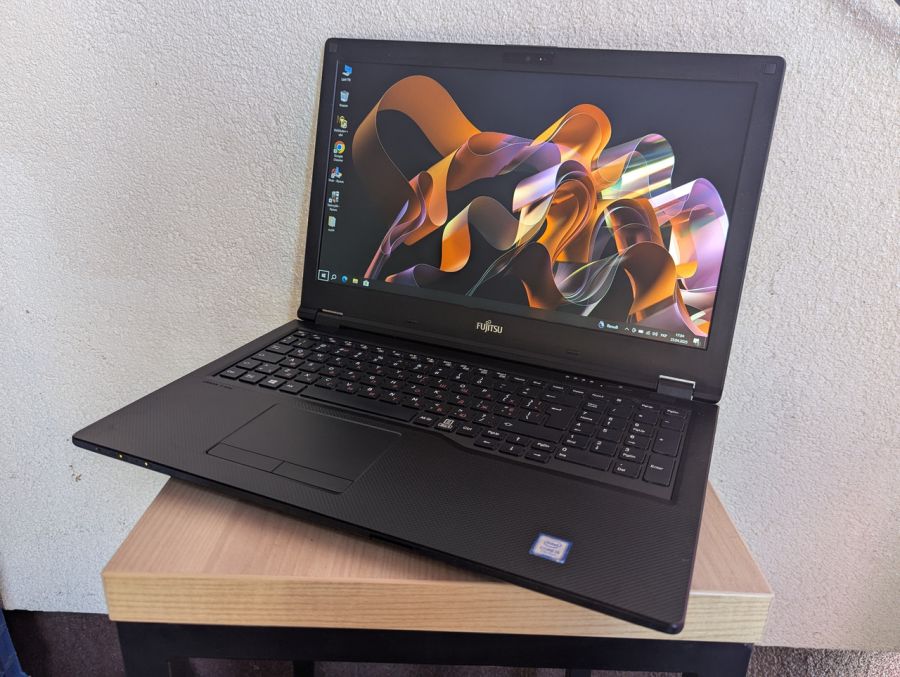 Уцінка! Ноутбук Б/В Fujitsu LifeBook E458, Intel Core i5-7200U, DDR4 8 GB, SSD 128GB, 15" Full HD