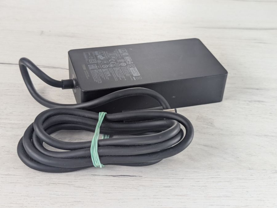 Б/В Microsoft surface 1931 199W 7.4x5.0 [ProductHub SKU Microsoft]