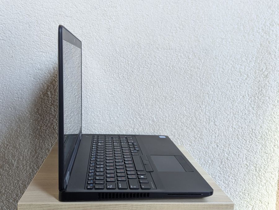 Уцінка! Ноутбук Б/В Dell Latitude E5570, Intel Core i5-6300U, DDR4 8 GB, SSD 128GB, 15.6" Full HD Сенсор [ProductHub SKU Dell233]