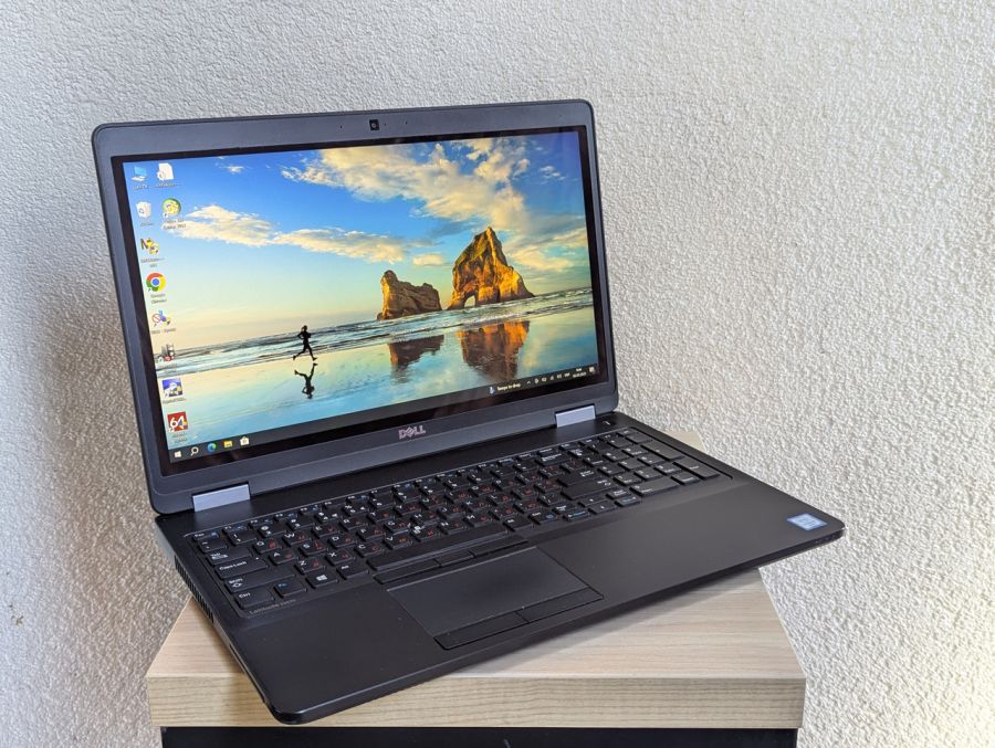 Ноутбук Б/В Dell Latitude E5570, Intel Core i5-6300U, DDR4 8GB, SSD 128GB, 15.6" Full HD Сенсор