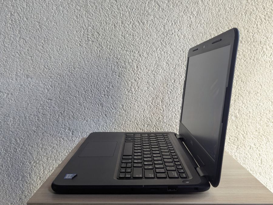 Уцінка! Ноутбук Б/В Dell Latitude 3310, Intel Core i3-8145U, DDR4 8 GB, SSD 256GB, 13" UHD [ProductHub SKU Dell231]