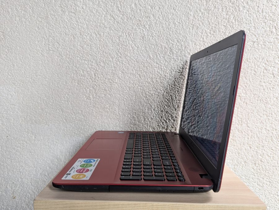 Уцінка! Ноутбук Б/В ASUS Vivobook X541U, Intel Core i3-6006U, DDR4 8 GB, SSD 128GB, 15.6" HD [ProductHub SKU Asus95]