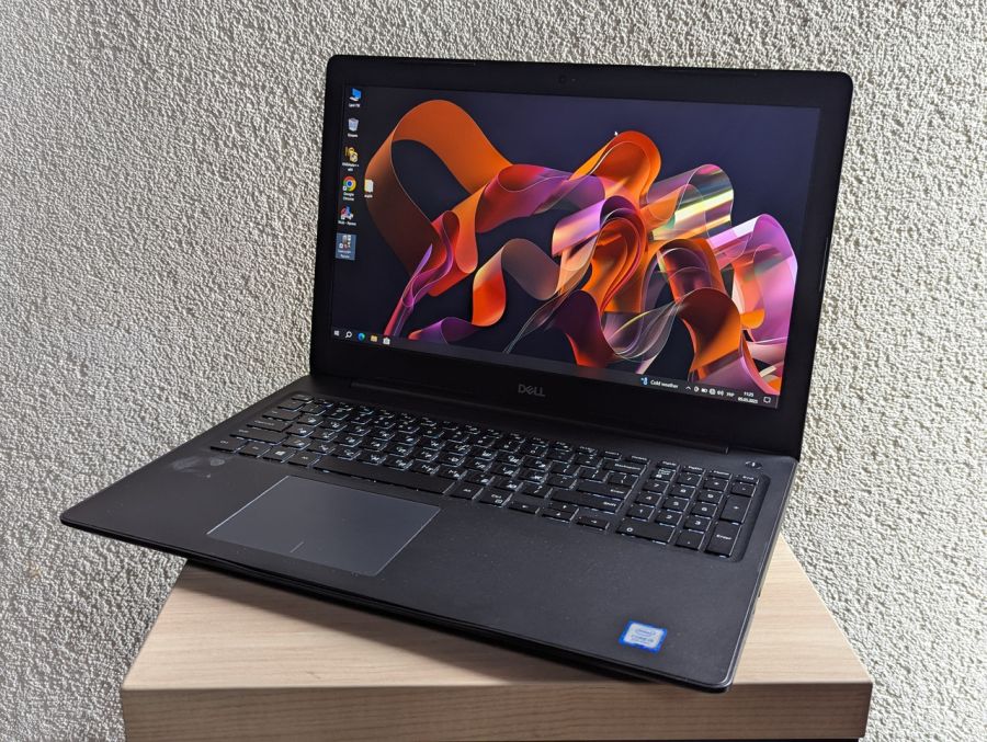 Ноутбук Б/В Dell Latitude 3590, Intel Core i5-8250U, DDR4 16GB, SSD 256GB, 15.6" Full HD