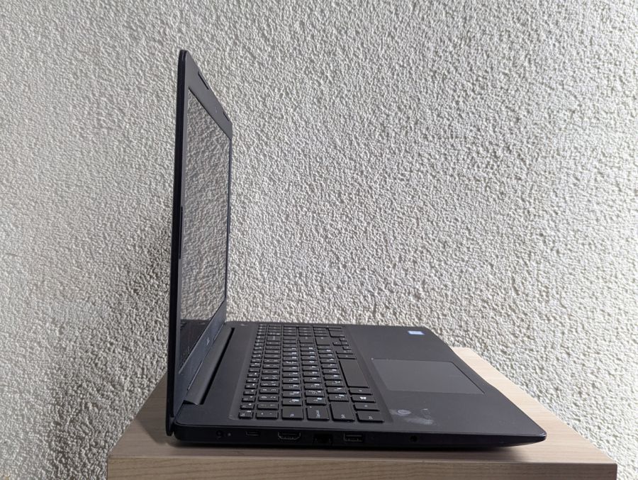 Уцінка! Ноутбук Б/В Dell Latitude 3590, Intel Core i5-8250U, DDR4 16 GB, SSD 256GB, 15.6" Full HD [ProductHub SKU Dell225]