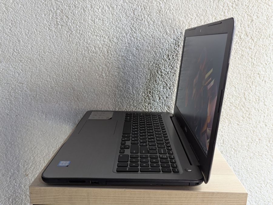Ноутбук Б/В Dell Inspiron 5567, Intel Core i5-7200U, DDR4 8GB, SSD 128GB, 15.6" Full HD