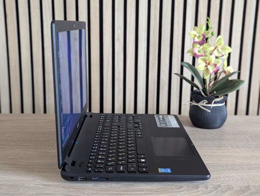Уцінка! Ноутбук Б/В Acer Aspire ES1-571, Intel Core i5-4200U, DDR3 8 GB, SSD 128GB, 15.6" HD [ProductHub SKU Acer91]