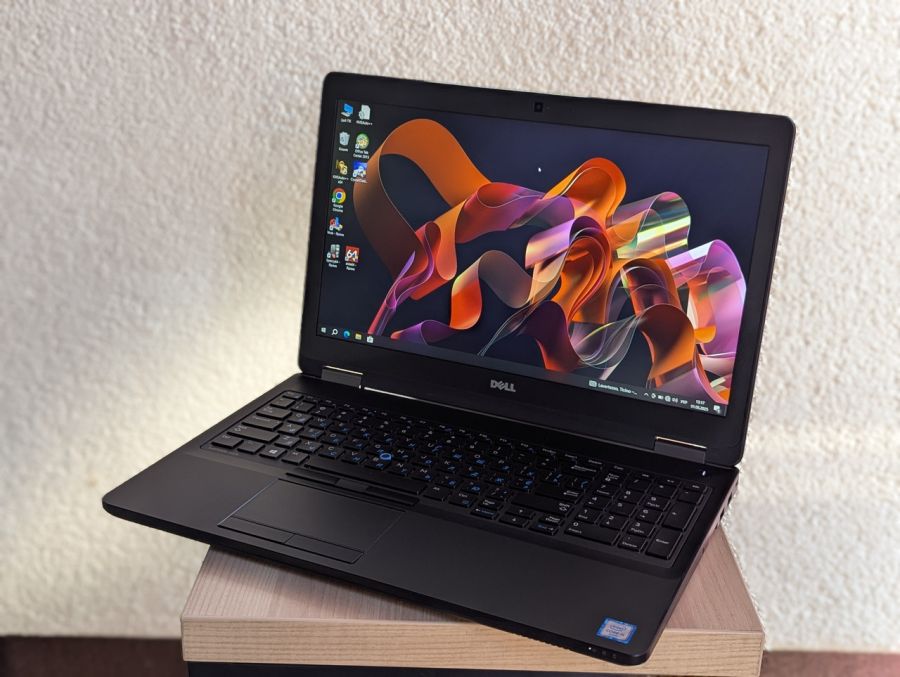 Ноутбук Б/В Dell Latitude E5570, Intel Core i5-6300HQ, DDR4 8GB, SSD 256GB, 15.6" Full HD