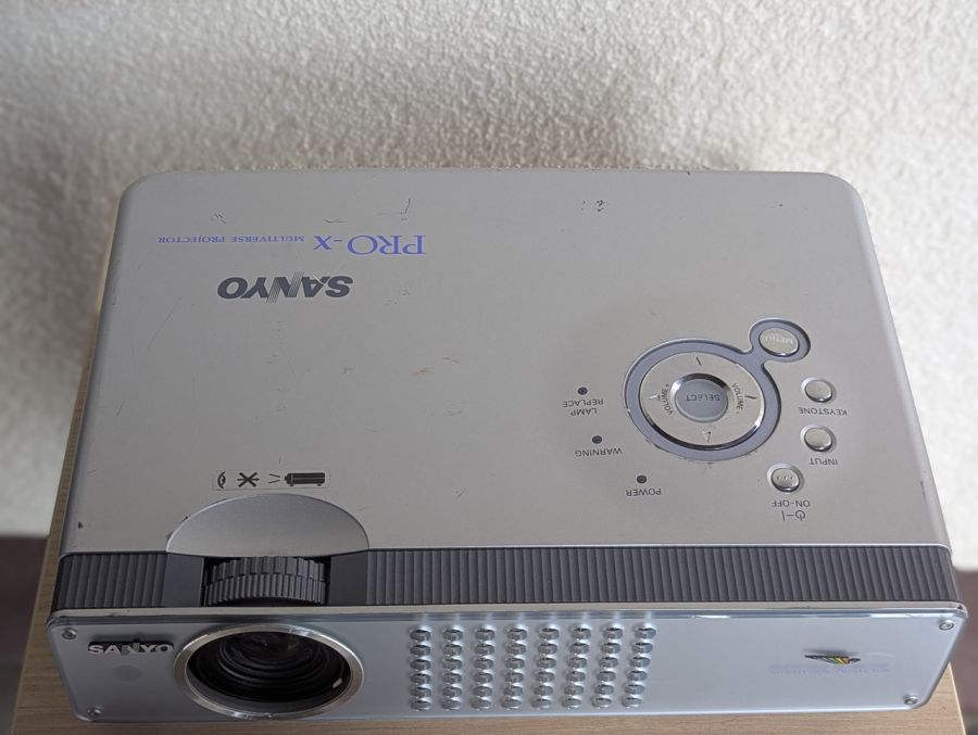 Проєктор SANYO plc-se20a
