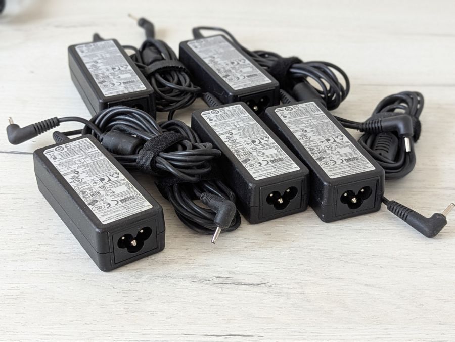 Б/В Chicony 40W 2.5*0.7 3,33a [ProductHub SKU Chicony 40W]