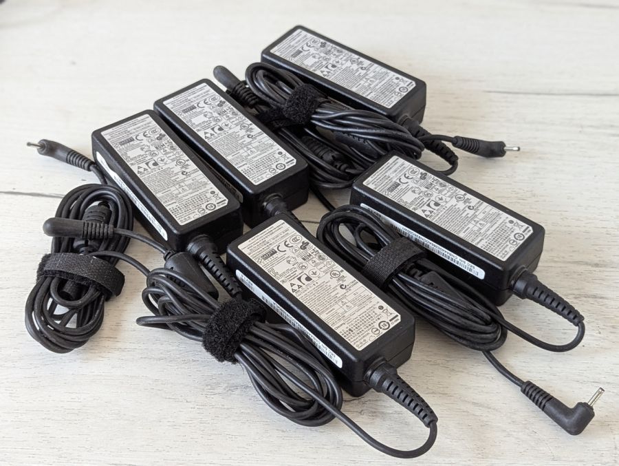 Б/В Chicony 40W 2.5*0.7 3,33a [ProductHub SKU Chicony 40W]