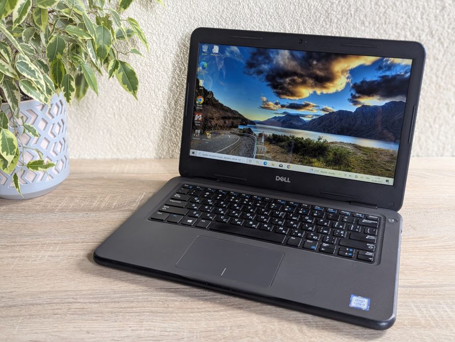 Ноутбук Б/В Dell Latitude 3300, Intel Core i3-7020U, DDR4 8 GB, SSD 128GB, 13" Full HD Сенсор [ProductHub SKU Dell37]