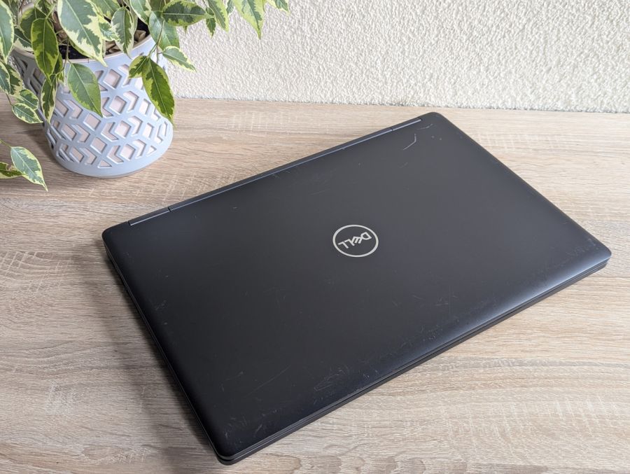 Ноутбук Б/В Dell Latitude 5590, Intel Core i5-7300U, DDR4 8GB, SSD 128GB, 15.6" Full HD