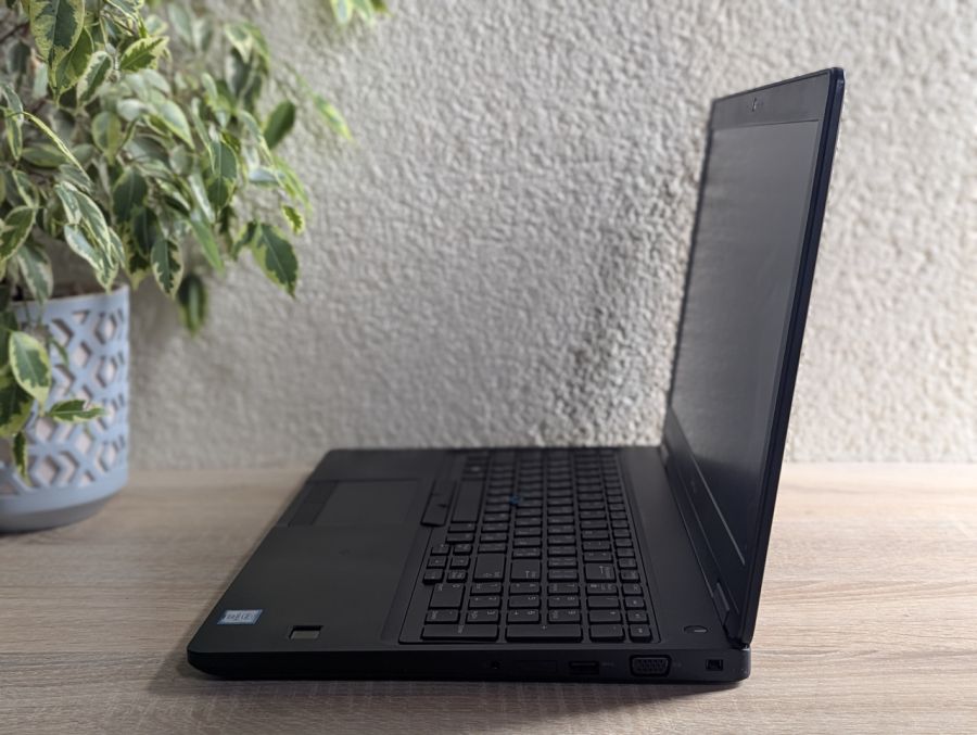 Ноутбук Б/В Dell Latitude 5580, Intel Core i5-6300U, DDR4 8GB, SSD 128GB, 15.6" Full HD