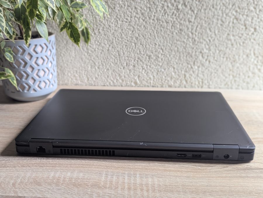 Ноутбук Б/В Dell Latitude 5590, Intel Core i5-8350U, DDR4 16GB, SSD 256GB, NVIDIA GeForce MX130 2GB, 15.6" Full HD