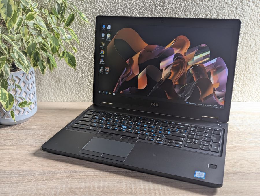 Ноутбук Б/В Dell Latitude 5590, Intel Core i5-8350U, DDR4 16GB, SSD 256GB, NVIDIA GeForce MX130 2GB, 15.6" Full HD